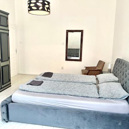 L8 Guesthouse Boedapest Buitenkant foto