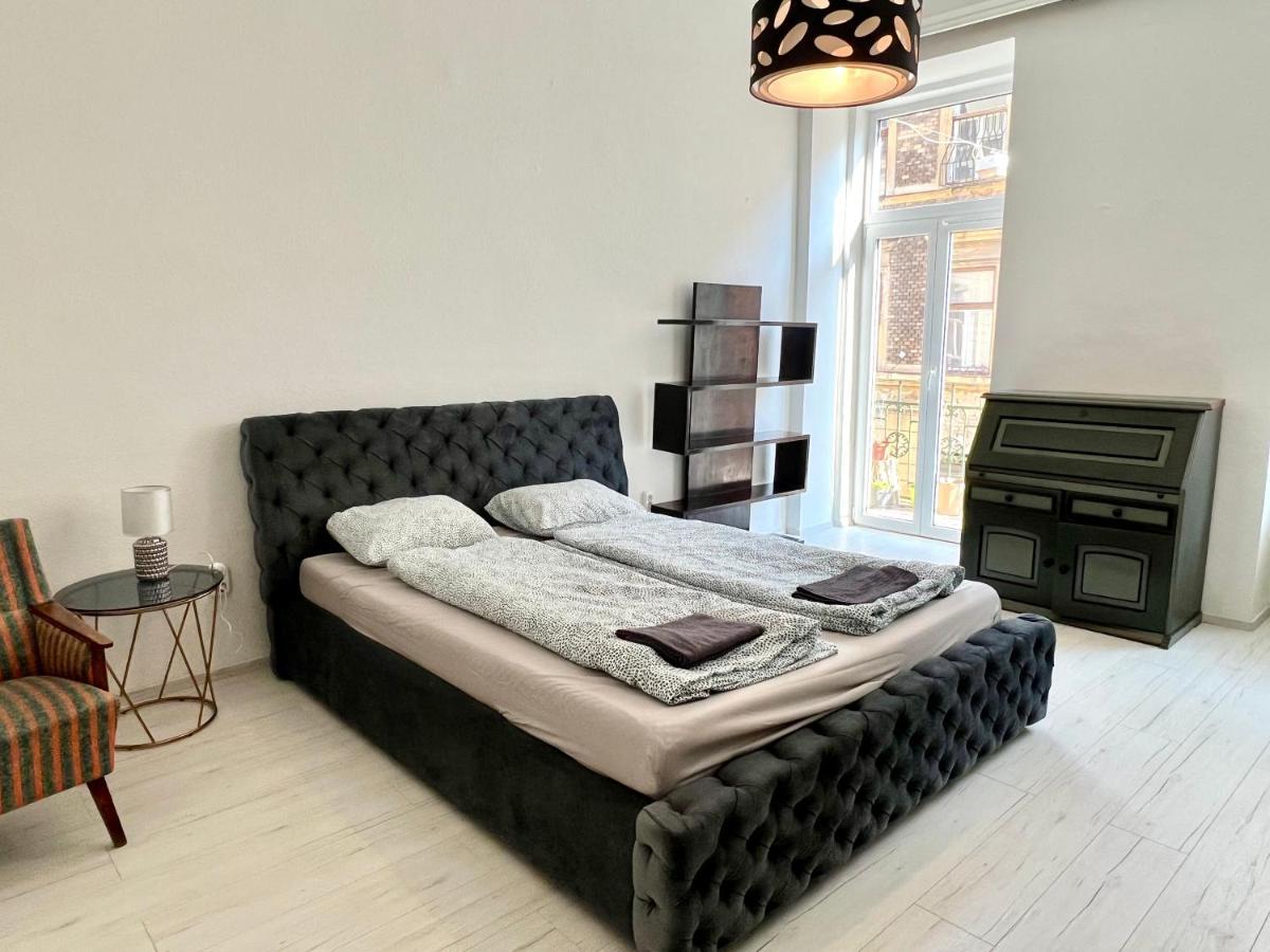 L8 Guesthouse Boedapest Buitenkant foto