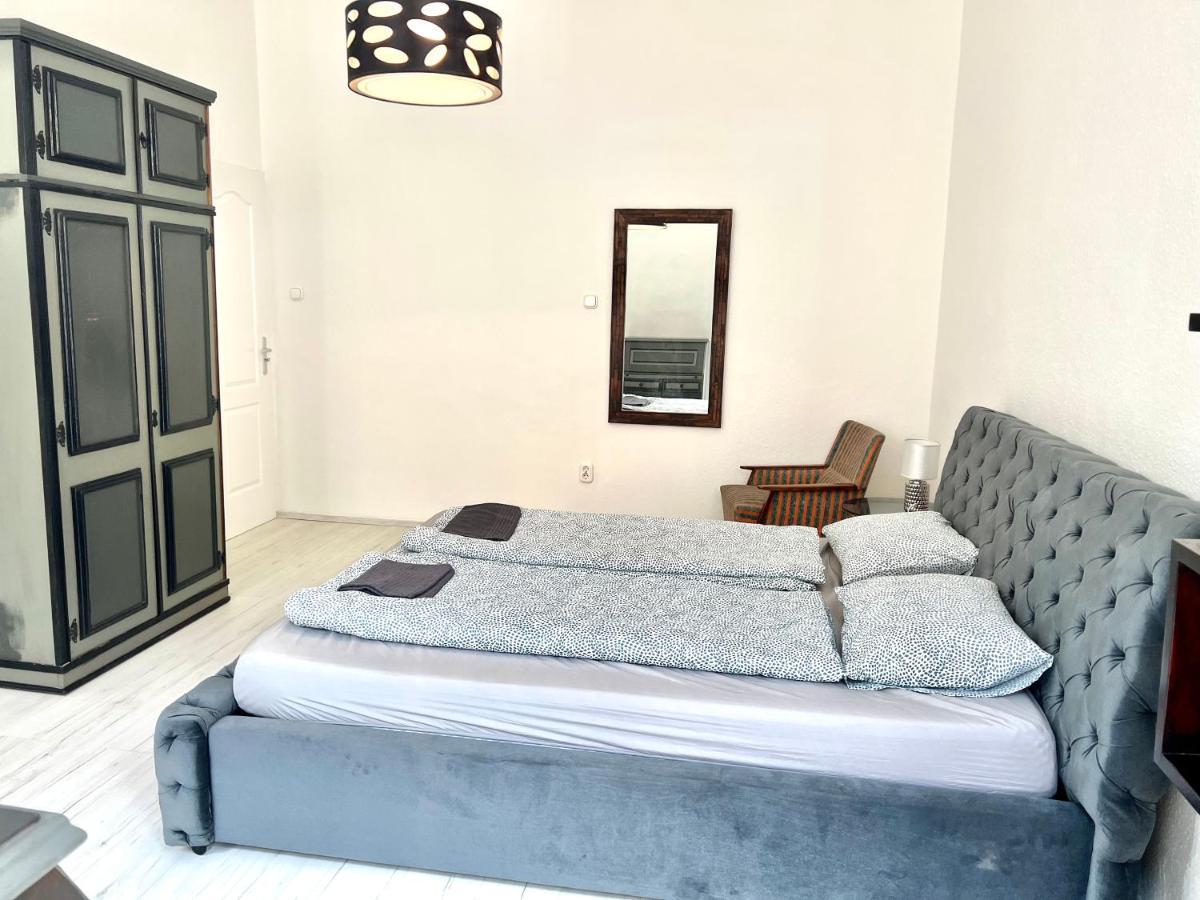 L8 Guesthouse Boedapest Buitenkant foto