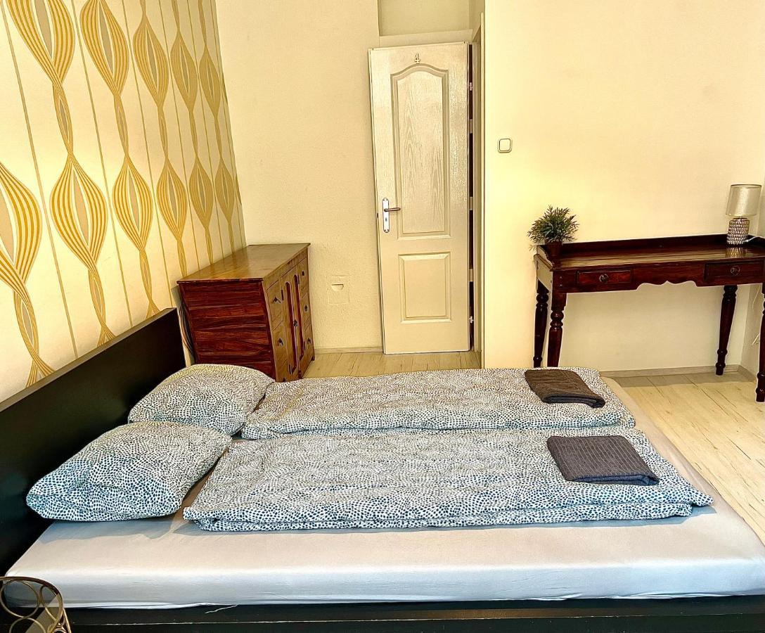 L8 Guesthouse Boedapest Buitenkant foto
